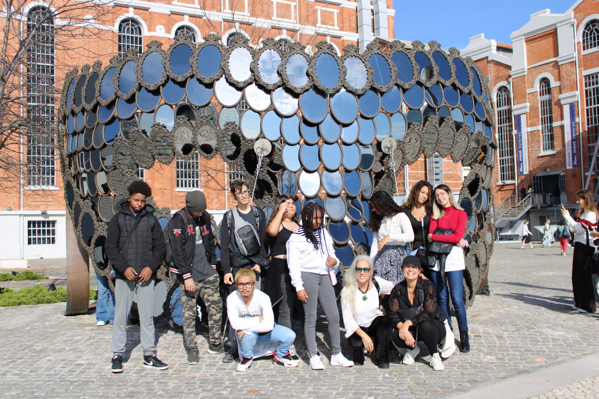 Visita de estudo à exposição Plug in